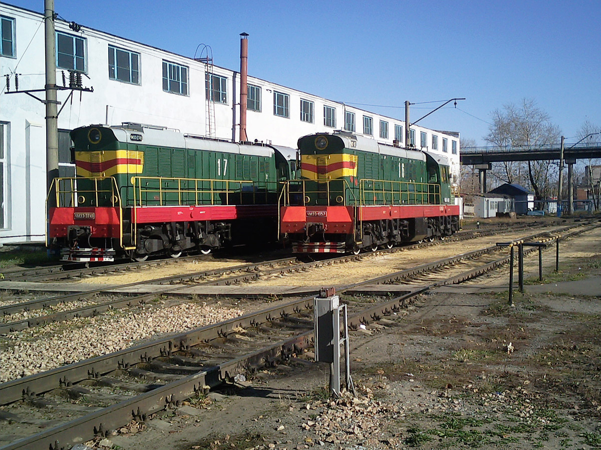 Тепловозы ЧМЭ3-3741 и ЧМЭ3-1057
